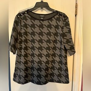 Liz Claiborne stylish black and gray houndstooth Ladies short-sleeved shirt. XL